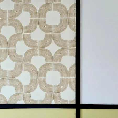 Canaryislandshost L Sol *