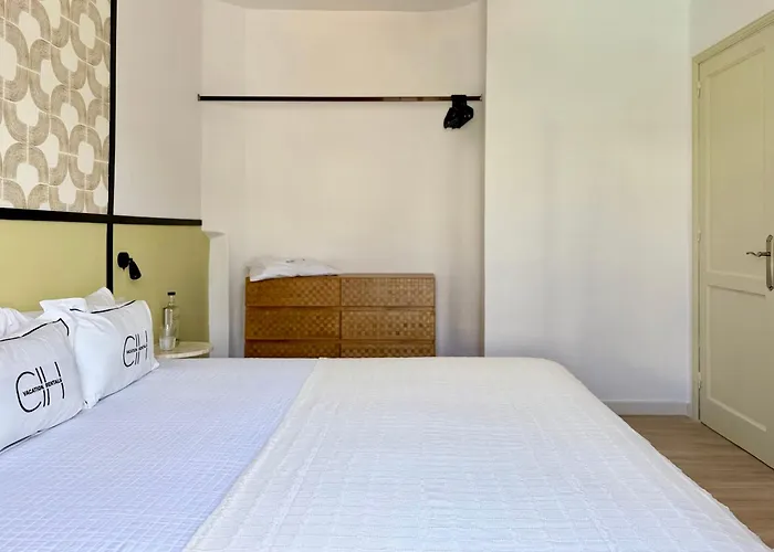 Canaryislandshost L Sol *